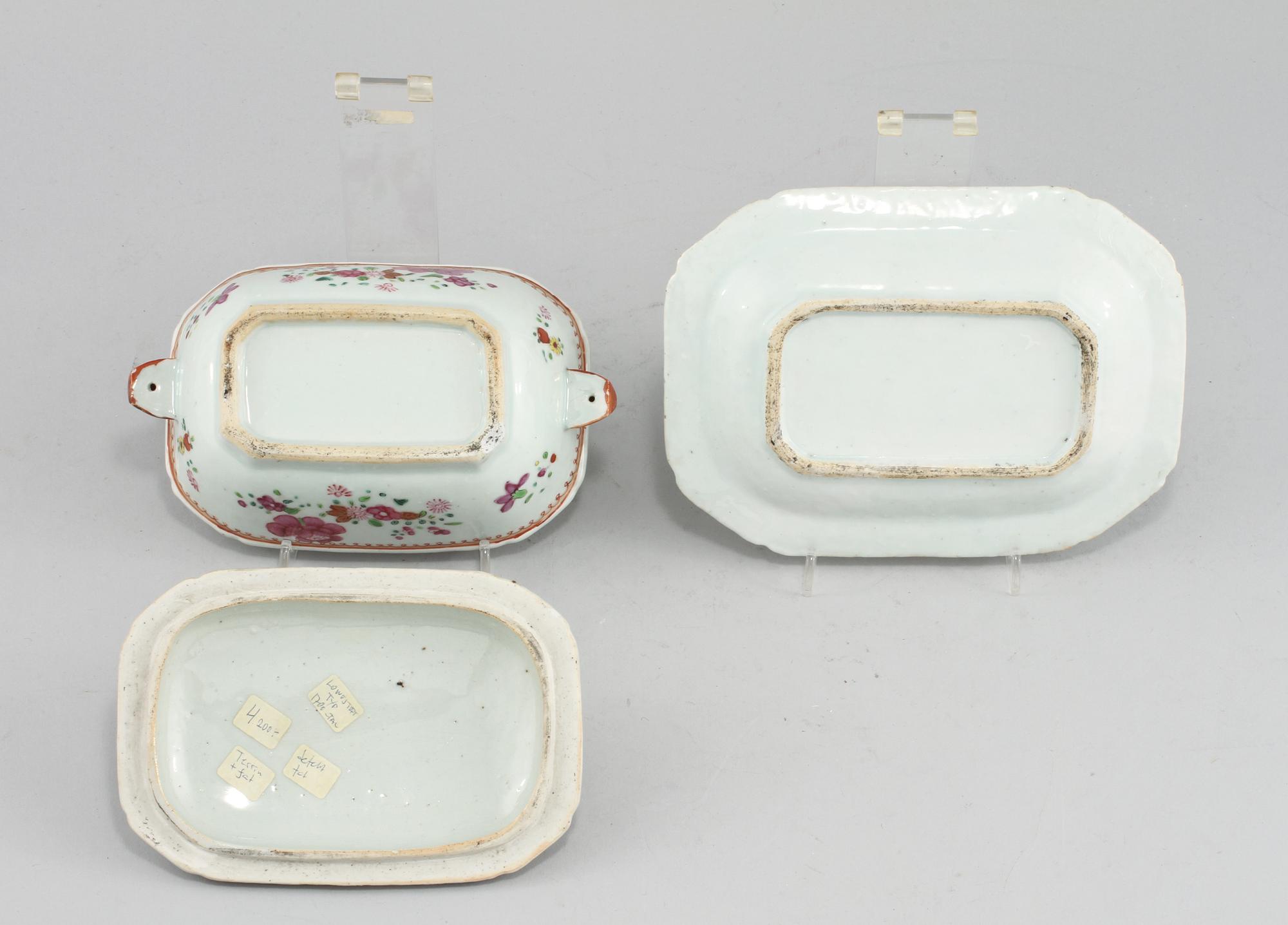 SMÖRTERRIN MED UNDERFAT, porslin, Kina, 1700-tal.