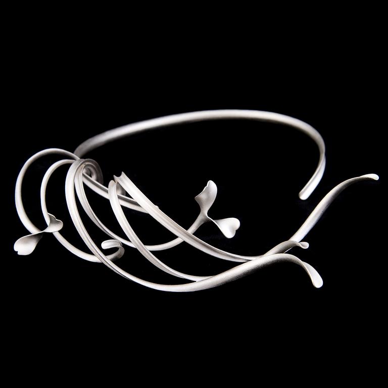 A CHAO-HSIEN KUO NECKLACE, "Silver Wind with Heart Leaves", silver, 2018.