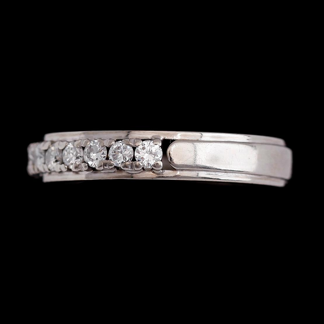 ALLIANSRING, 18 k vitguld, 10 diamanter tot ca 0.40 ct, svenska stämplar, 1964.