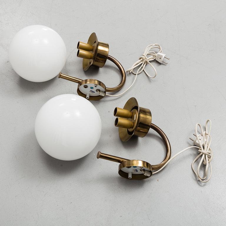 A pair of wall lamps "model V-118" in brass and glass, Bergboms.