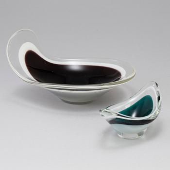 A pair of PAUL KEDELV 'Coquille' glas bowls for Flygsfors, signed and dated -55 and -56.