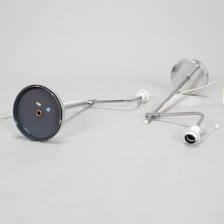 Pöytävalaisinpari malli B-142, Bergboms, 1970/80-luku. Punaiset varjostimet.