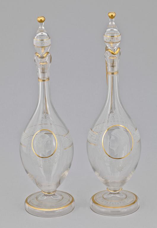 VINKARAFFER, ett par, empirestil, 1800/1900-tal.