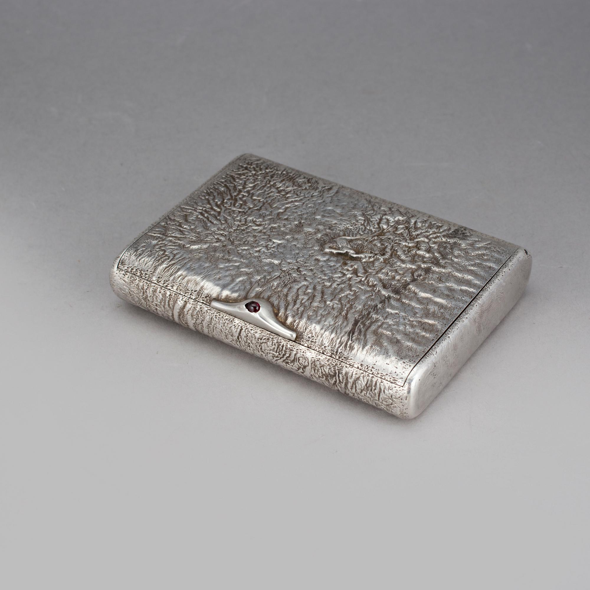 CIGARETTETUI, Ryssland, 1900-talets början. Vikt 154 g.