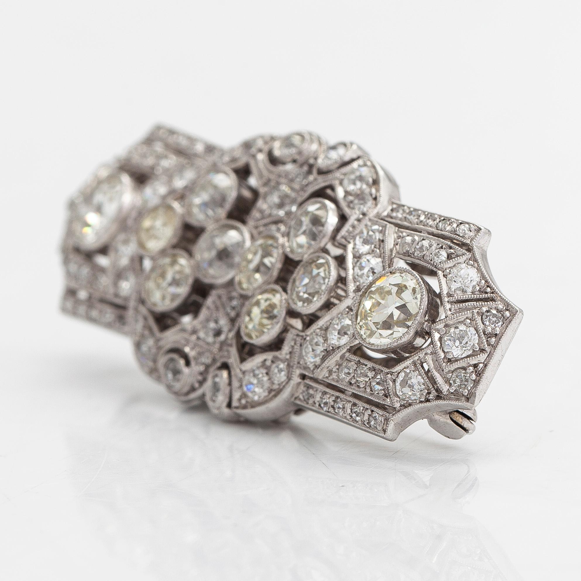 A 14K white gold Art Deco double clip brooch with old-cut diamonds approximately 4.90 cts in total. Austrian importmark.
