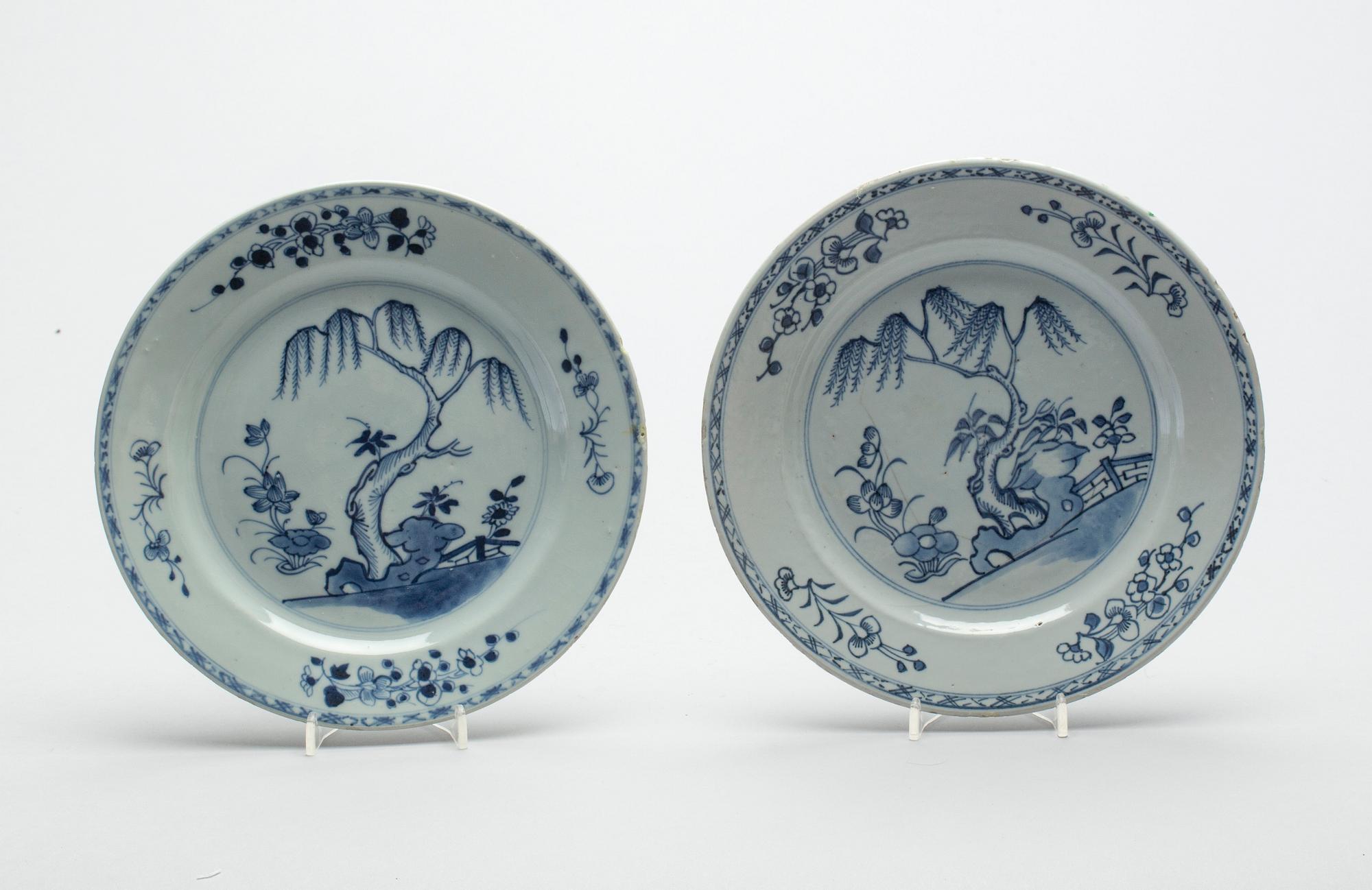 TALLRIKAR, 8 st, porslin, Kina, Qianlong (1736-95).