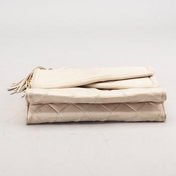 Chanel, axelremsväska.