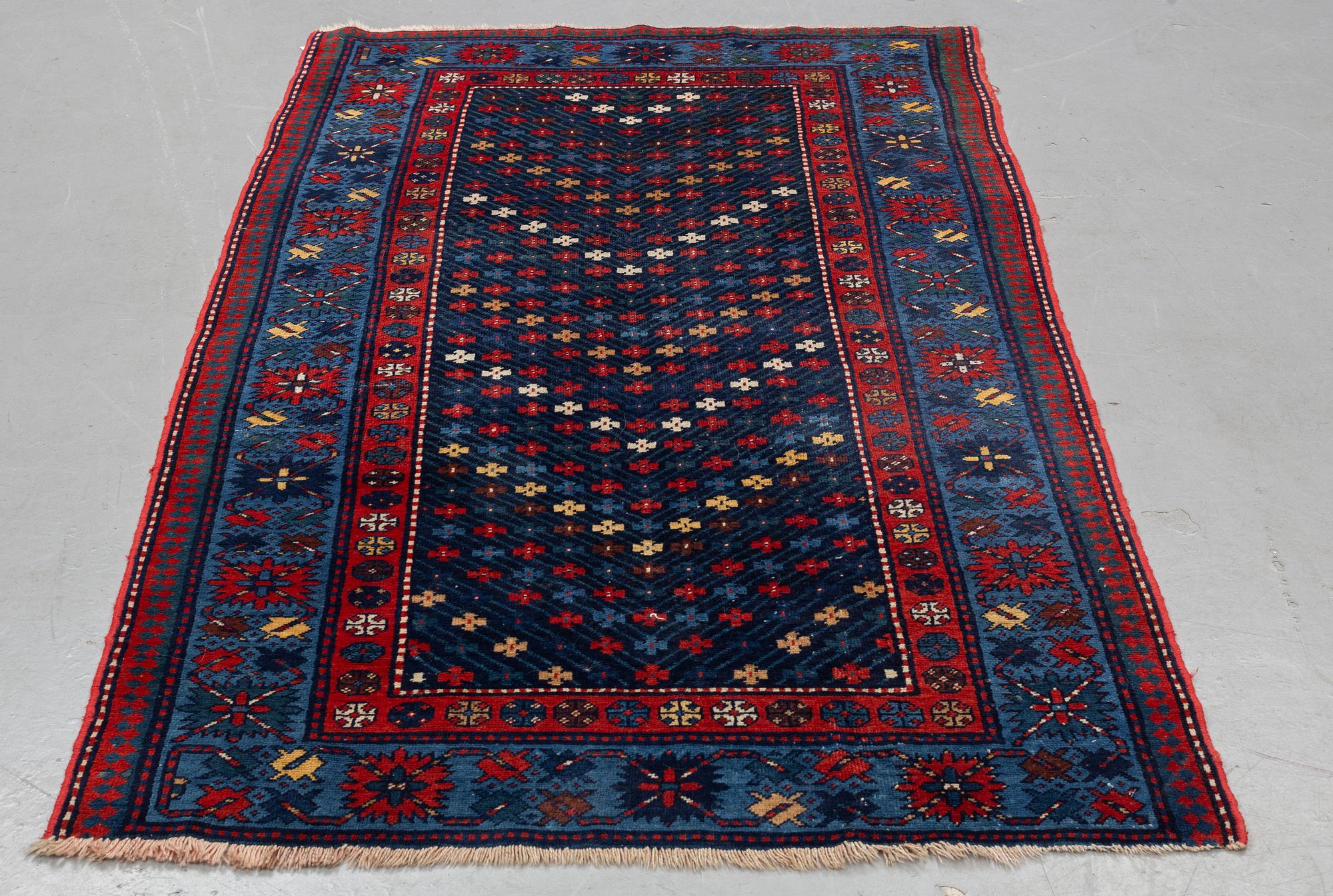 Rug, semi-antique, Caucasian, ca 228 x 129 cm.