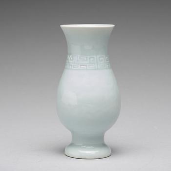VAS, porslin. Qingdynastin, troligen 1800-tal.