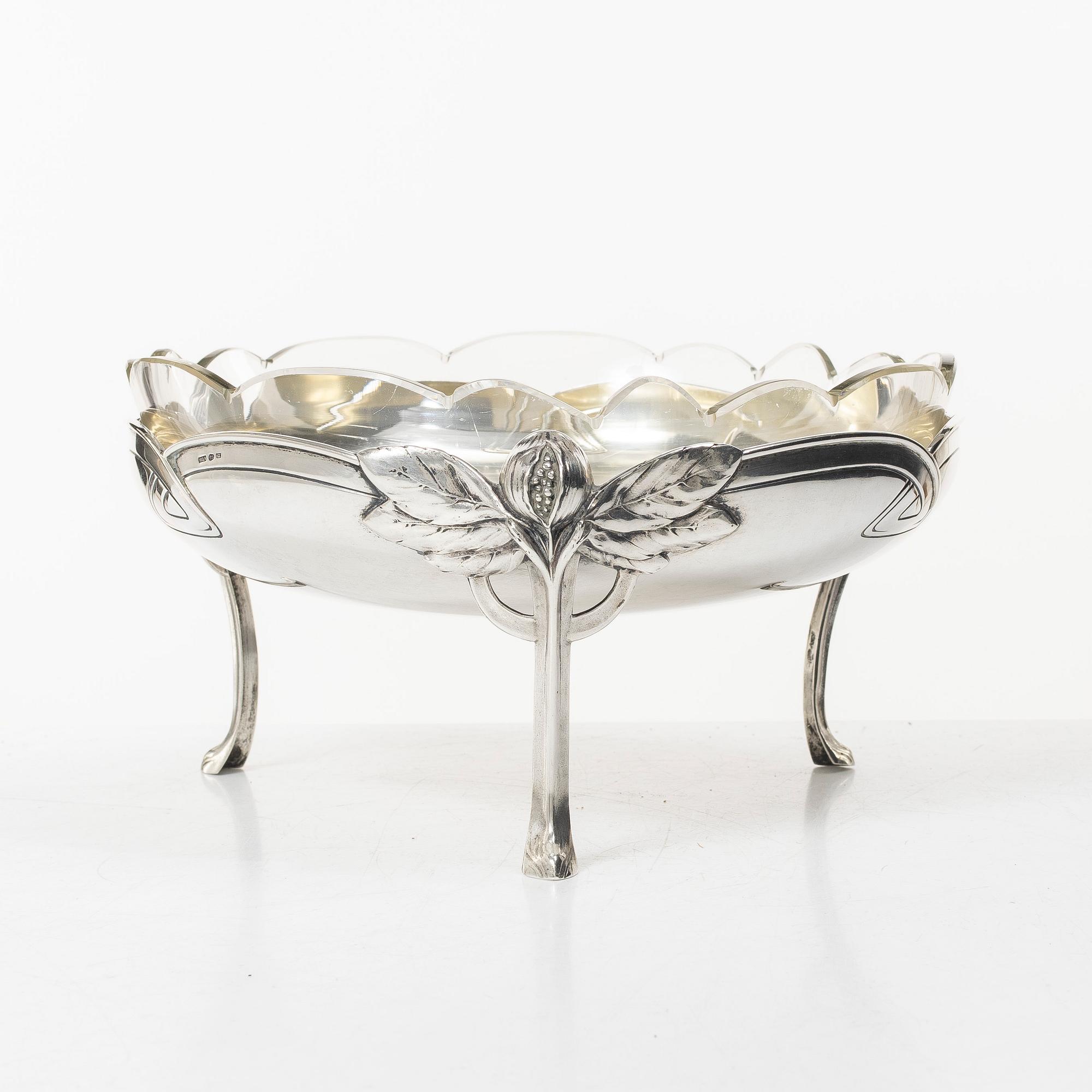 A Jugend silver bowl/stand with glass bowl, Oulu, Finland 1908.