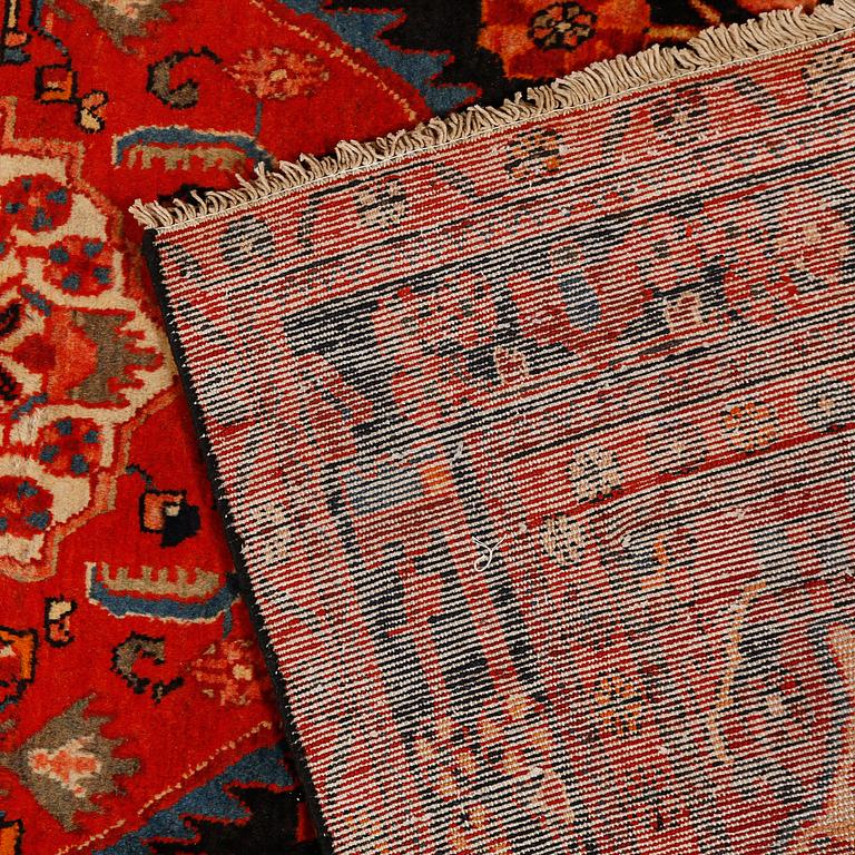 MATTA, Nahavand, sent 1900-tal, ca 285x155 cm.