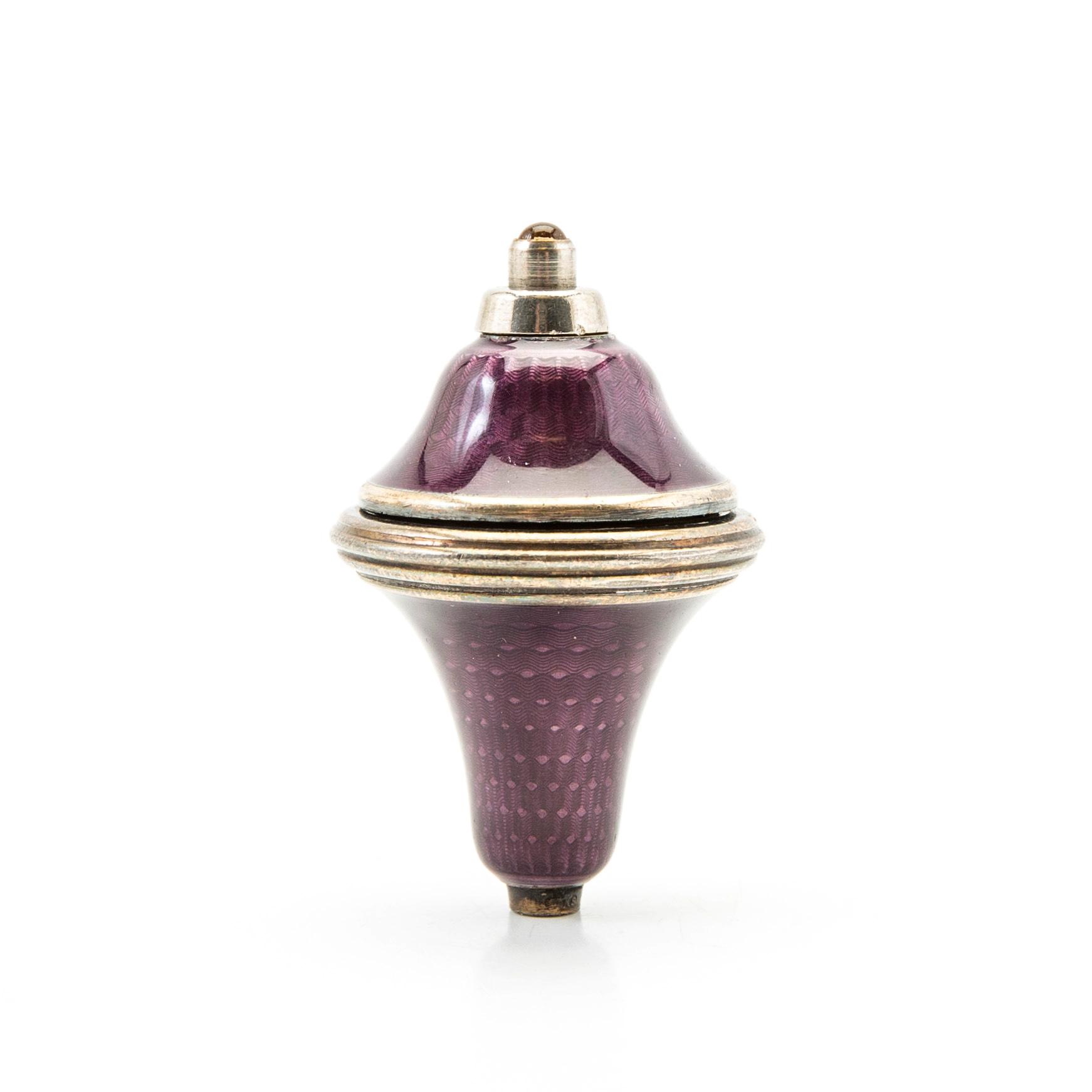 Ringklocka för tjänstefolk, emalj och silver.