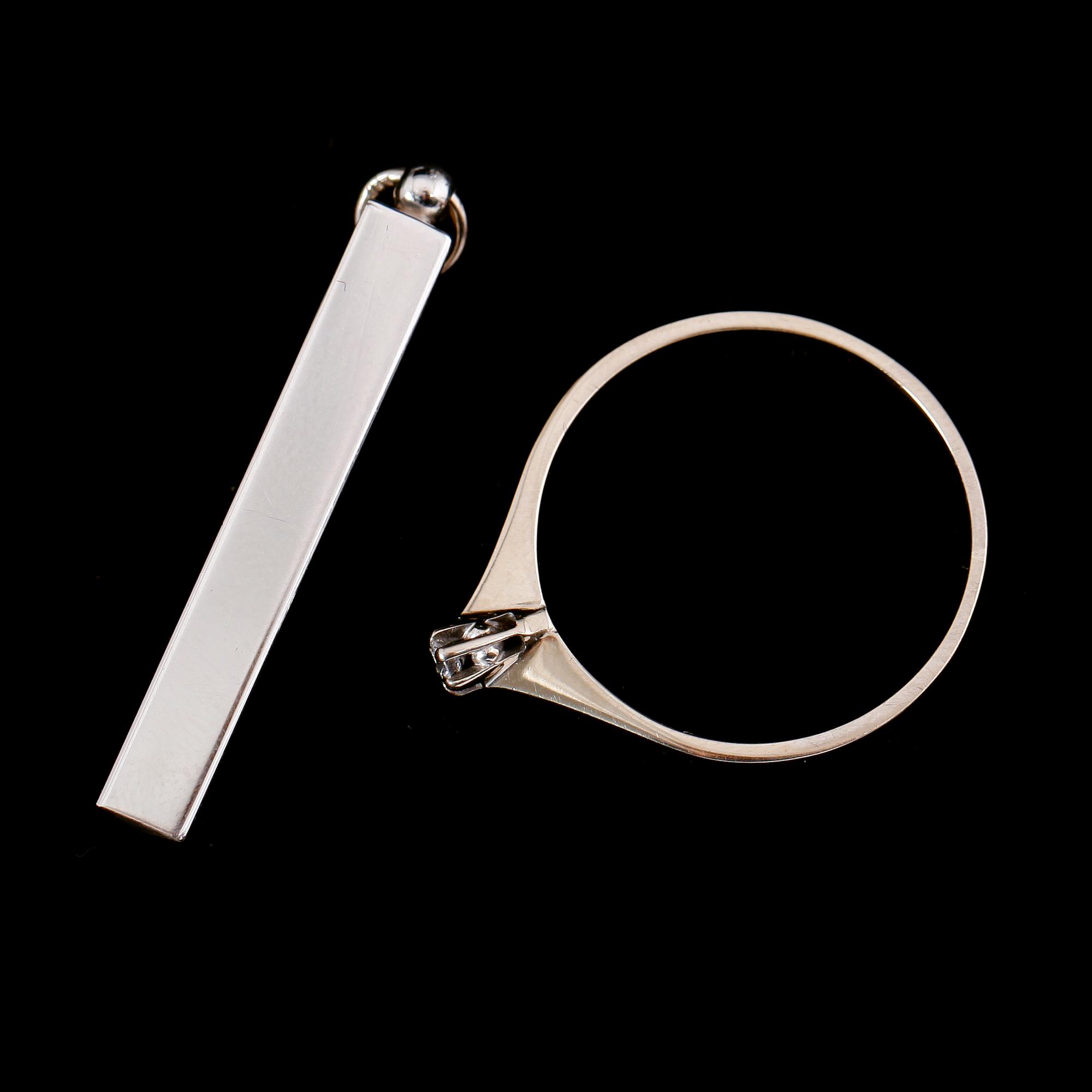 RING OCH HÄNGE, 18 k, vitguld. Total vikt ca 4 g.