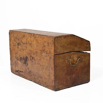 A cutlery box, 18th Century.