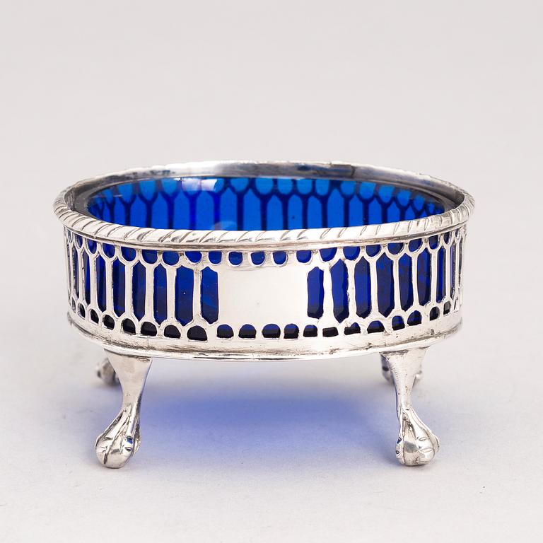 SALTKAR, 3 st, sterling silver, Edward Lowe, 1769 och Francis Stamp, 1780-tal, London.