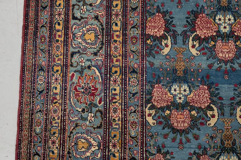 A semi-antique Tehran carpet, ca 384,5 x 288 cm.