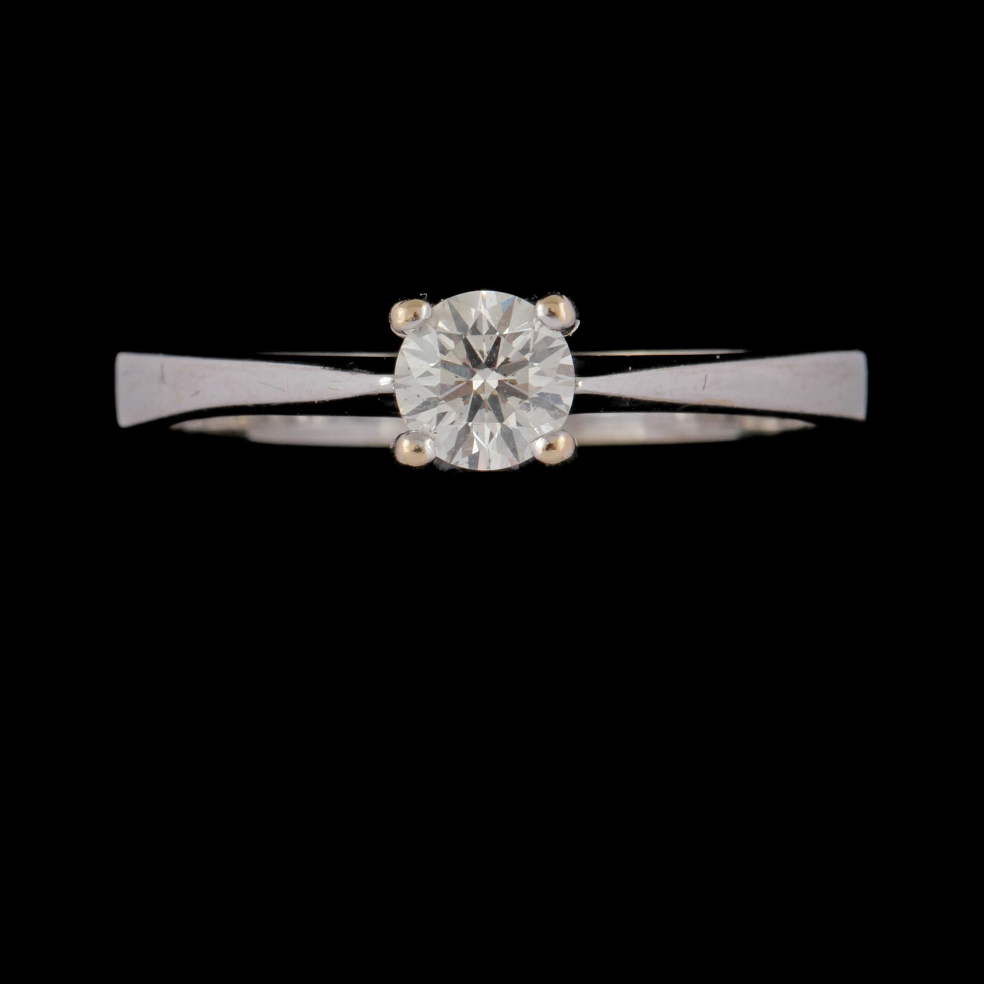 RING, 18k vitguld med briljantslipad diamant, 0.40 ct, Van Amstel Diamond. Vikt 3 g.