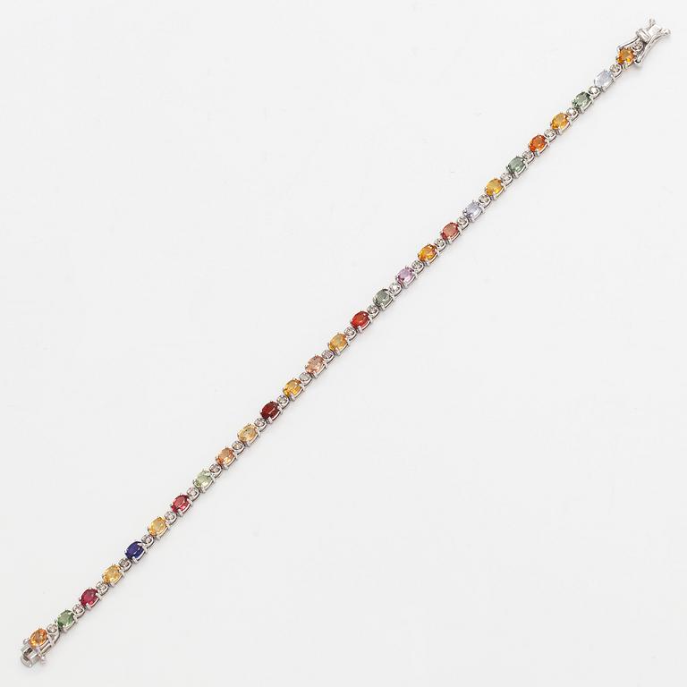 Armband, 18K vitguld med multifärgade safirer och diamanter.