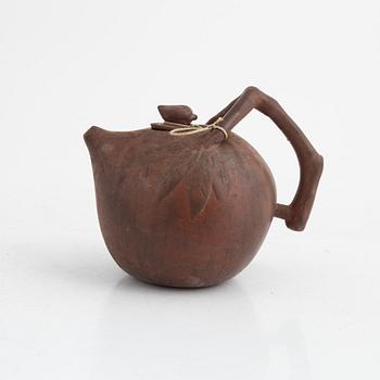 Two Chinese yixing ware teapots, late Qing dynasty / early 20th century.