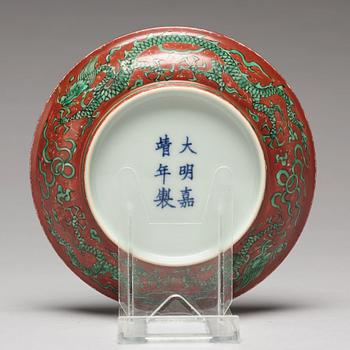 A green and red glazed porcelain dish with five clawed dragons, Ming dynasty, Jiajing (1522-1566).