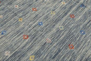 A Kelim carpet, 295 x 193 cm.