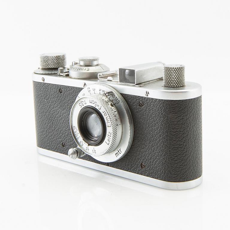 Camera Leica 1939 with accessories and case.