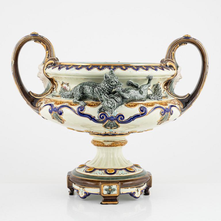A majolica urn, Rörstrand, around the year 1900.
