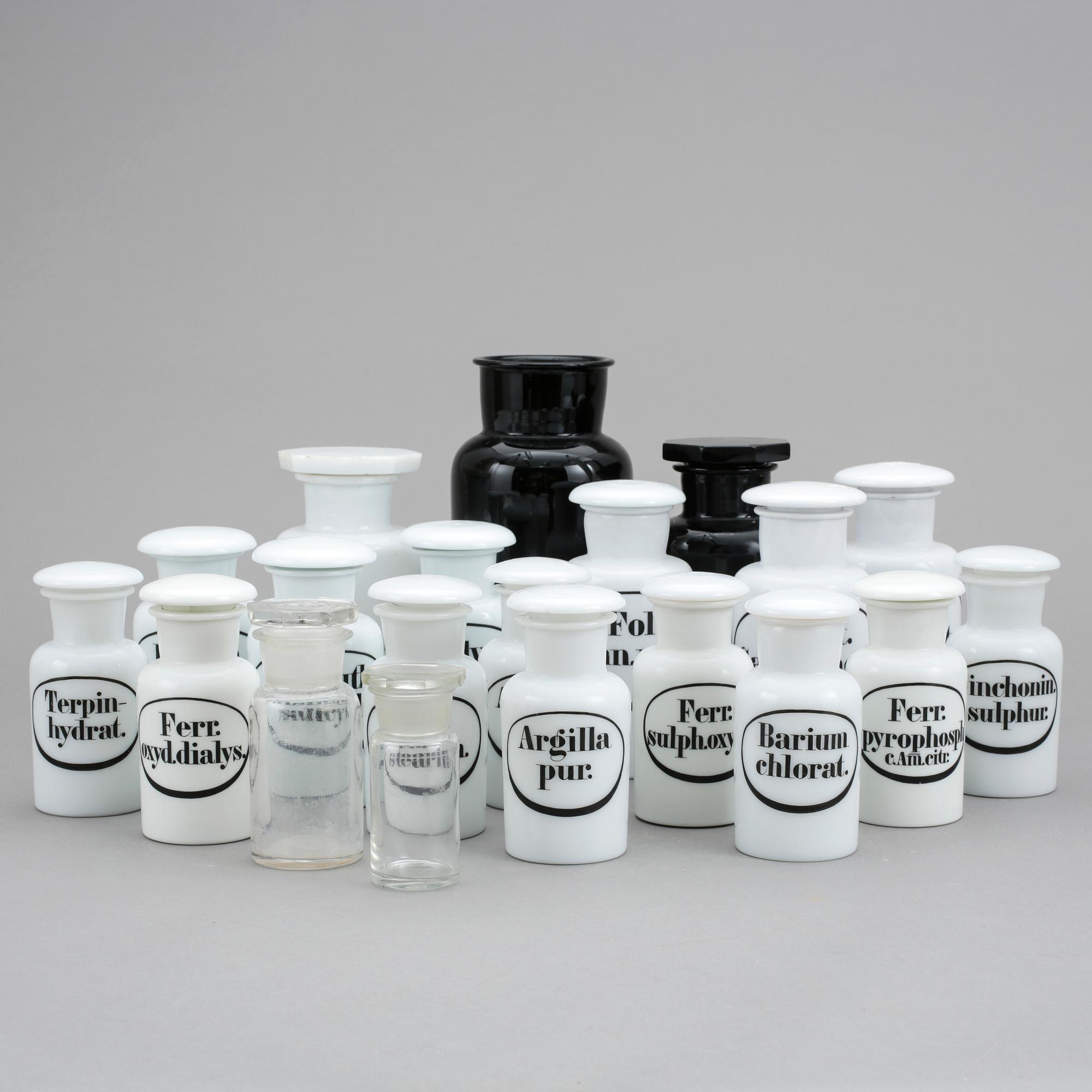 FLASKOR, 20 st, för laboratorium, 1900-talets första hälft. Glas.
