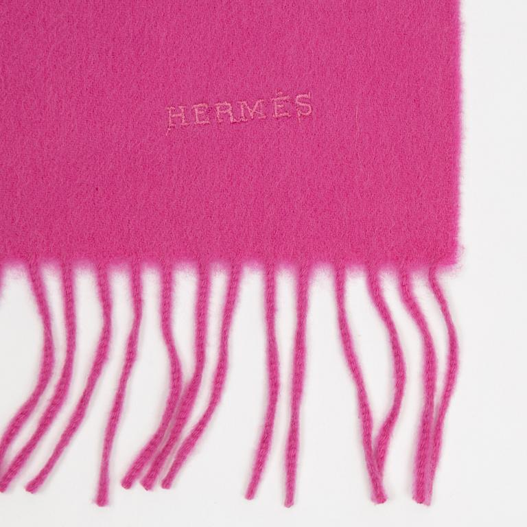 Hermès, a pink cashmere scarf.