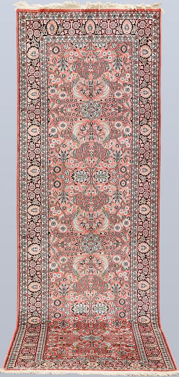 A silk runner, Kashmir, approx. 314 x 97 cm.