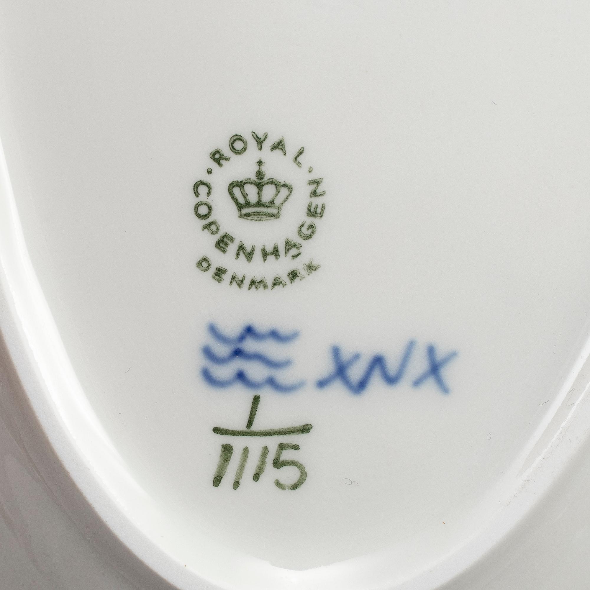 ROYAL COPENHAGEN, mat- och kaffeservis, 71 delar, porslin. "Musselmalet".