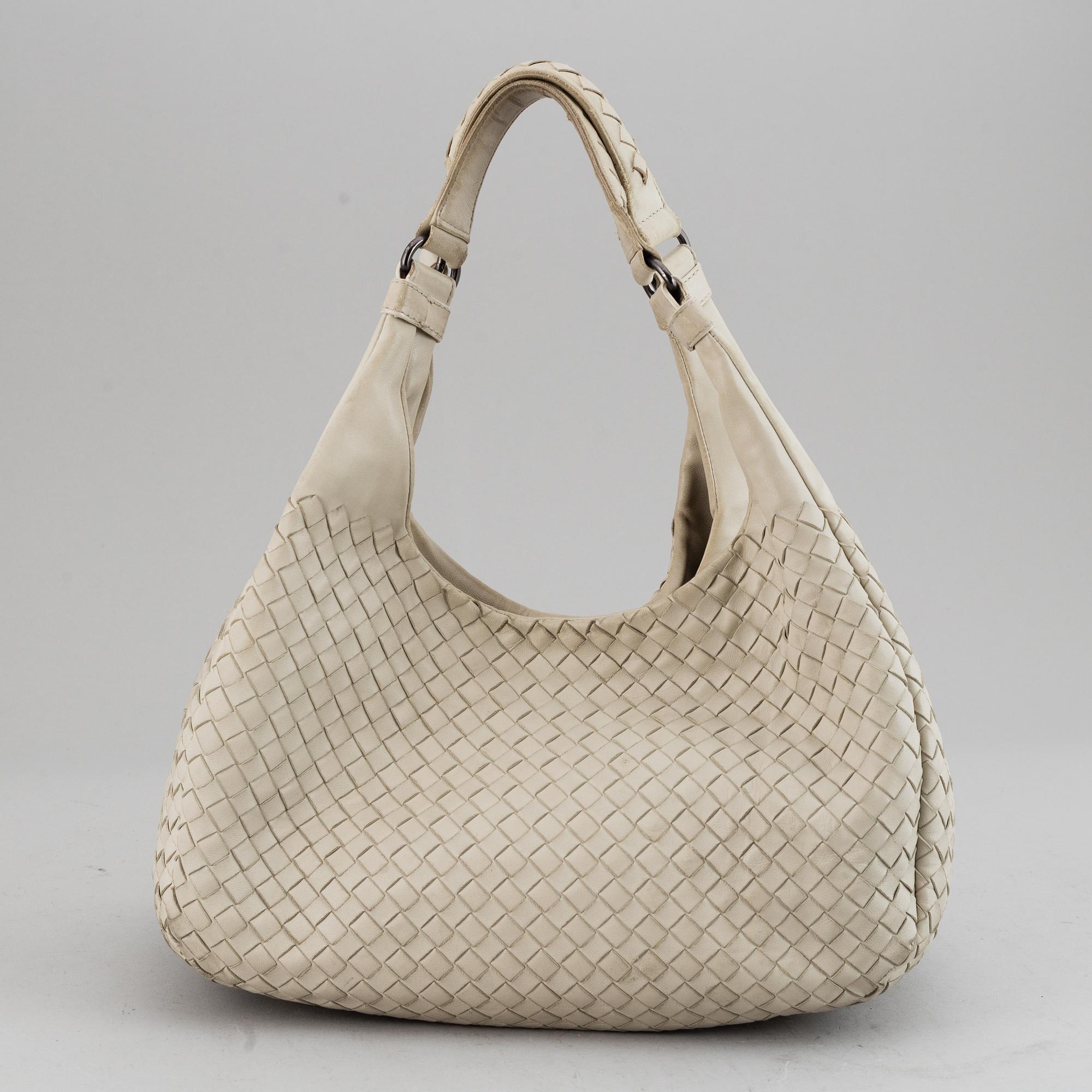 BOTTEGA VENETA, a leather bag.