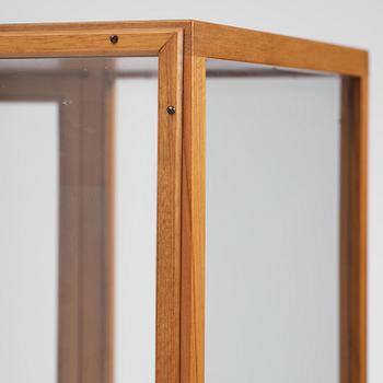 Josef Frank, a walnut showcase cabinet model "B 2077", Firma Svenskt Tenn.