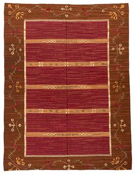 A carpet, flat weave, c. 360 x 270 cm, possibly by Handarbetets vänner, Stockholm, Sweden.