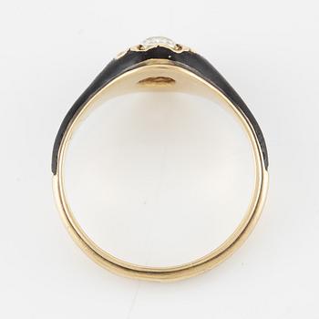 Ring 14K guld med emalj samt en gammalslipad diamant.