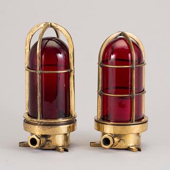 NÖDBELYSNING, 2 stycken, märkta FR, 1900-tal.