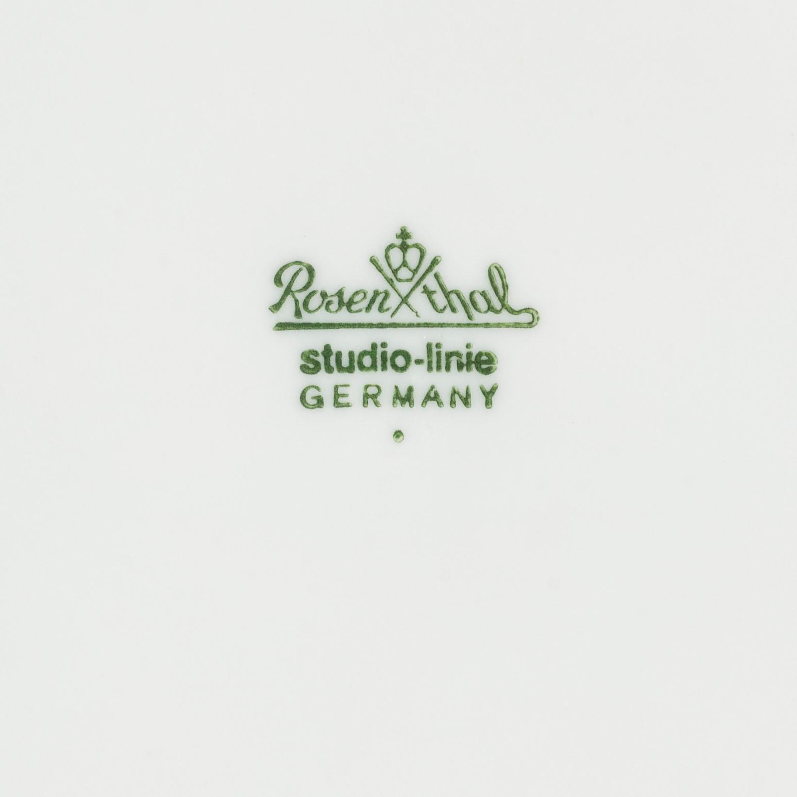 TIMO SARPANEVA, SERVISDELAR, 42 st, porslin, "Suomi", Rosenthal, Studio-line. Modellen formgiven 1976.