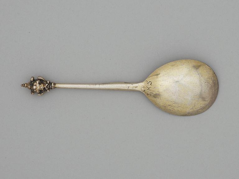 A Swedish late 16th/early 17th century silver-gilt spoon, possibly Halmstad.