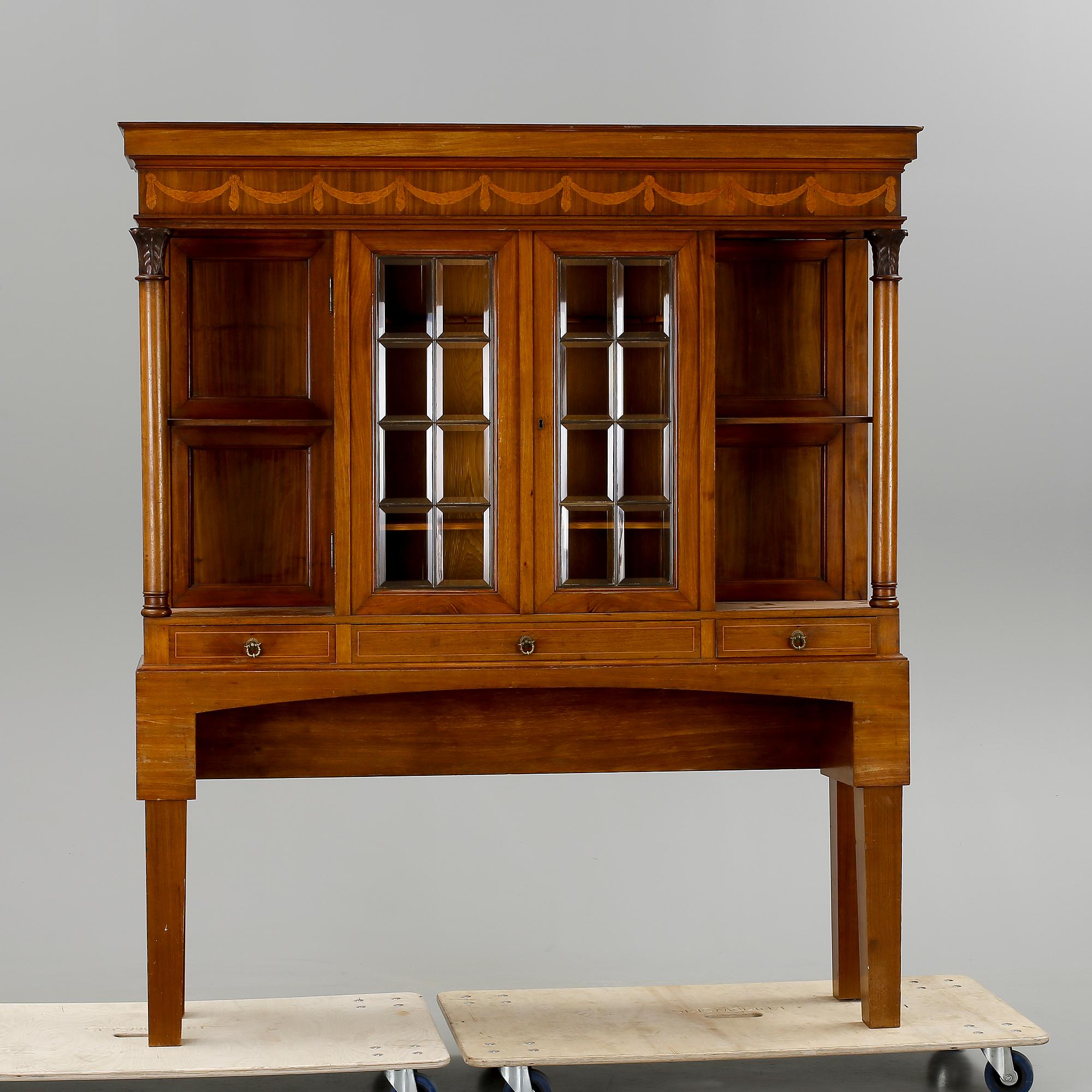 VITRINSKÅP, mahogny, 1920-30-tal.