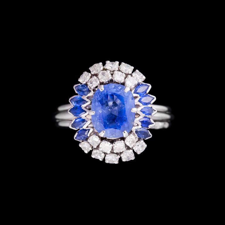 A RING, white gold, sapphires, diamonds. Weight c. 7.4 g.