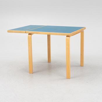 Alvar Aalto, drop-leaf table "DL85", Artek, mid-20th century.