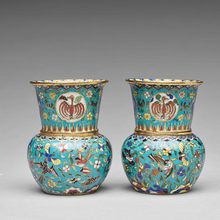 A pair of cloisonné tea cups with hotwater liners, Qing dynasty, 19th Century.