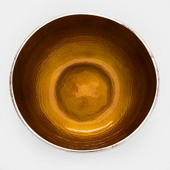 A. Tillander, skål, sterlingsilver och emalj. Helsingfors 2005.