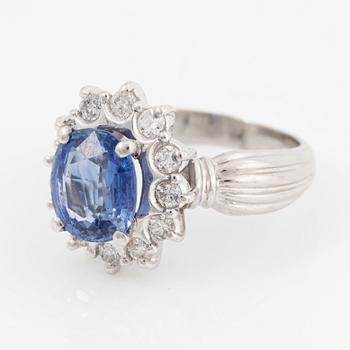 Ring, platinum with a sapphire and brilliant-cut diamonds.