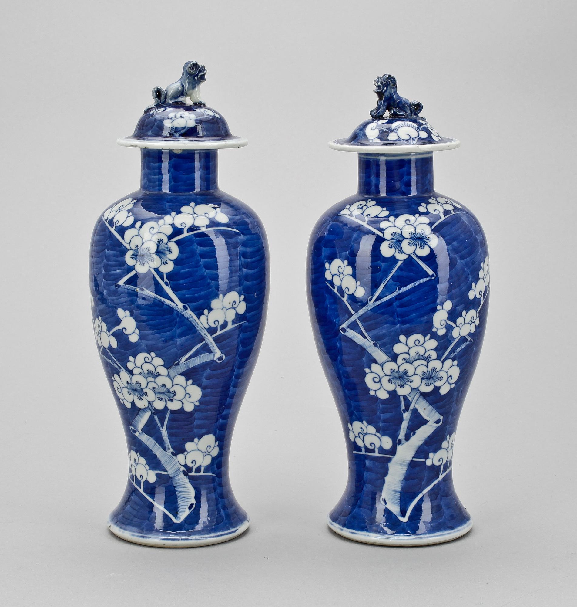 VASER, ett par, porslin, Kina 1800-tal.