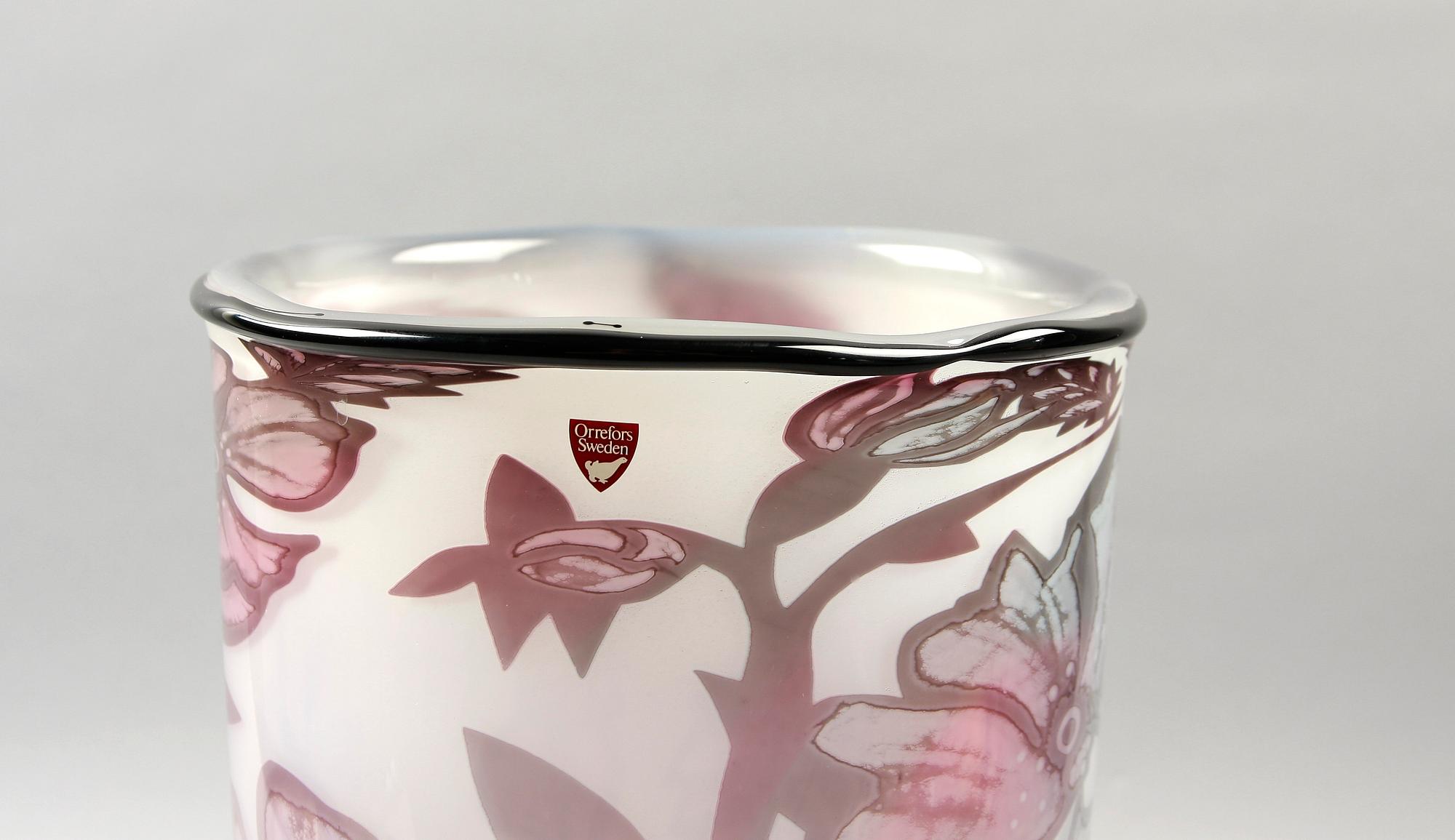 VAS, glas, graal, Eva Englund, Orrefors, sign 985130  EA 1-88.