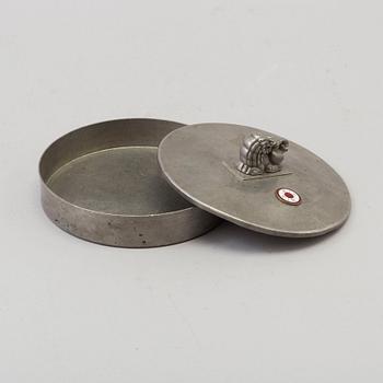 ANNA PETRUS, troligen. Ask med lock, tenn, CG Hallberg, Stockholm, 1934.