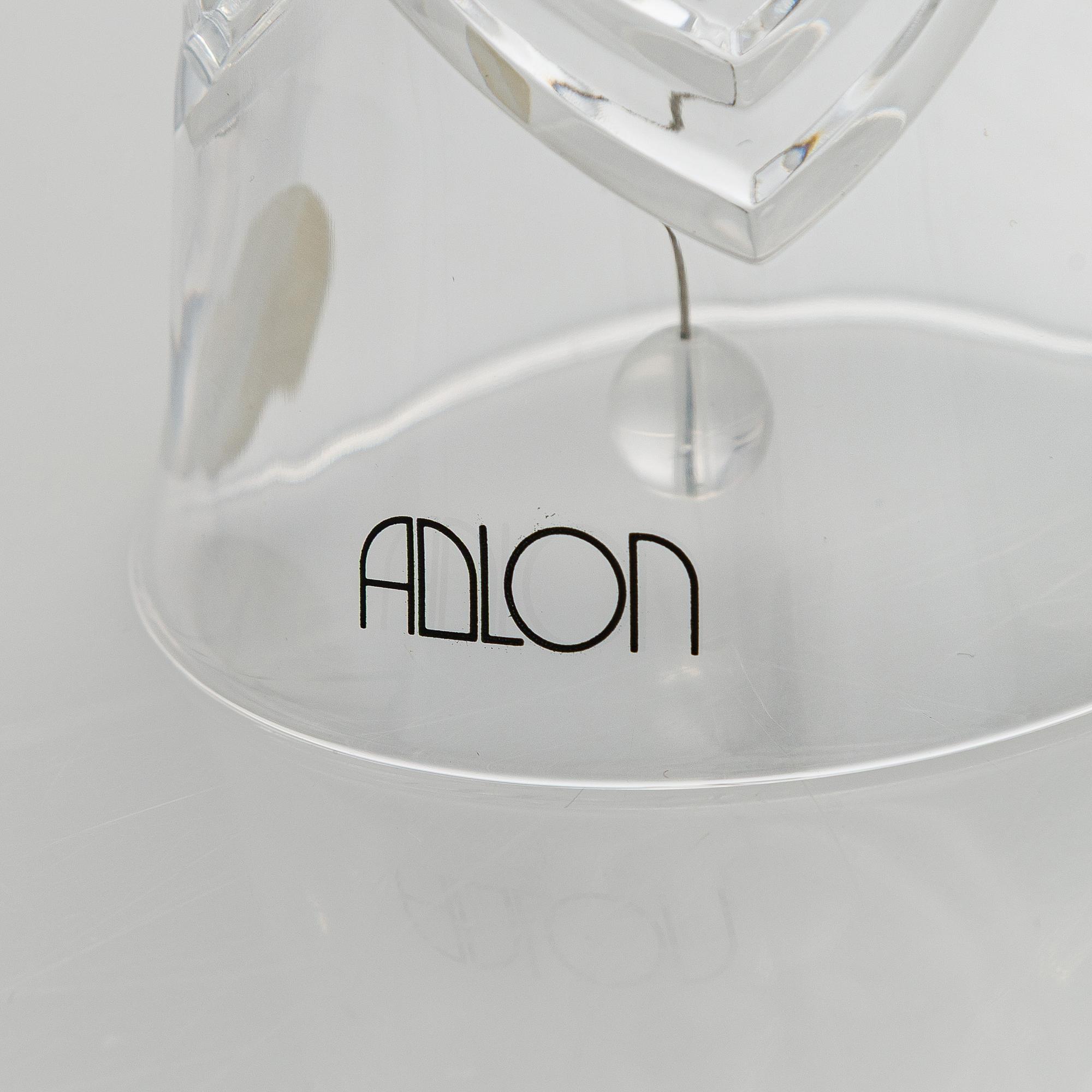 Jälkiruokamaljoja / samppanjalaseja, 12 kpl Waterford ja pöytäkello, 1960/70-luku.