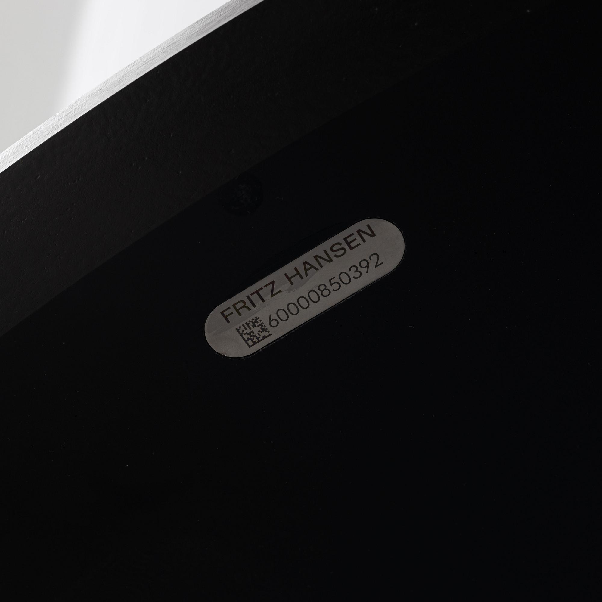 Arne Jacobsen, Bruno Mathsson & Piet Hein, matbord, "Supercirkulär", Fritz Hansen, Danmark, 2022.