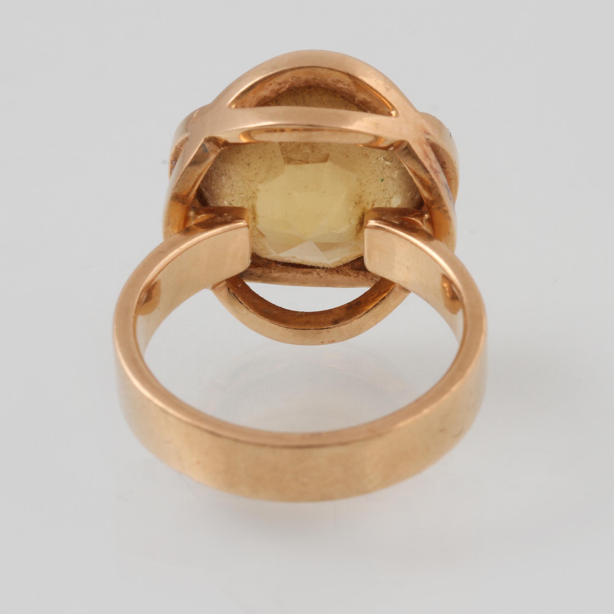RING, 18K guld med fasettslipad citrin, Cecilia Johansson, Göteborg, 1967. Vikt 7,1 gram.